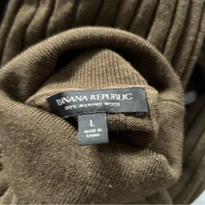 Banana Republic Lucci Merino Wool Turtleneck Sweater Brown Quiet Luxury Preppy thumbnail 4
