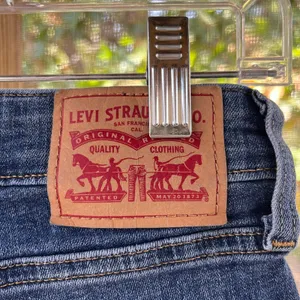 Levi’s Women's 725 High-Rise Bootcut Jeans Medium Wash Size 28/30 thumbnail 6