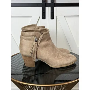 Report Chloey Womens Ankle Boots Size 8.5 Tan Suede Side Zip Stacked Block Heel thumbnail 2