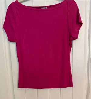 Women’s Short-Sleeve Ribbed Tee in Fuchsia thumbnail 1