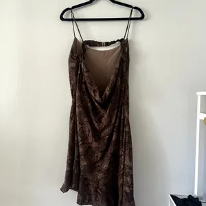 Abercrombie & Fitch Brown Snake-Print Asymmetric Slip Dress NWT Size LT thumbnail 5