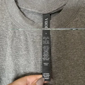 VUORI gray crew neck workout athletic tank top size SMALL thumbnail 3