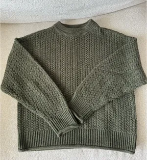 Universal Threads Sweater thumbnail 1