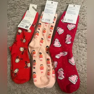 Aerie American Eagle AE Red Pink Christmas Graphic Women’s Crew Socks Set thumbnail 2