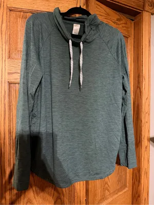 Women’s Heathered Green Long-Sleeve Pullover Hoodie thumbnail 1