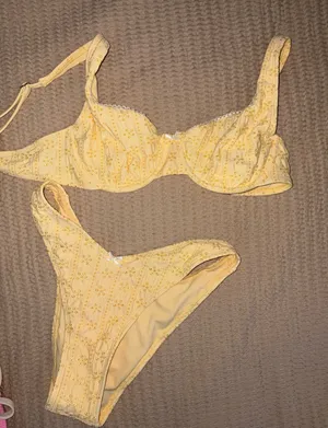 Small target bikini  thumbnail 1