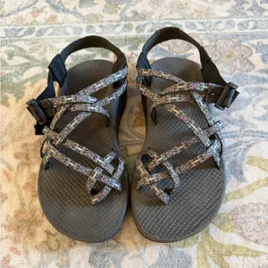 Women’s Chacos Size 7 thumbnail 1
