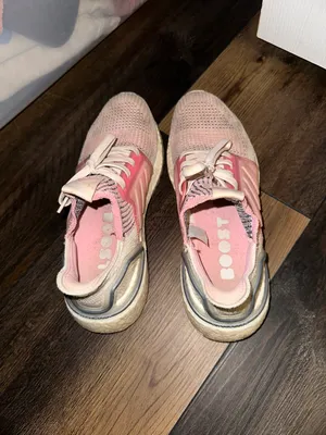 Adidas Pink UltraBoost thumbnail 3