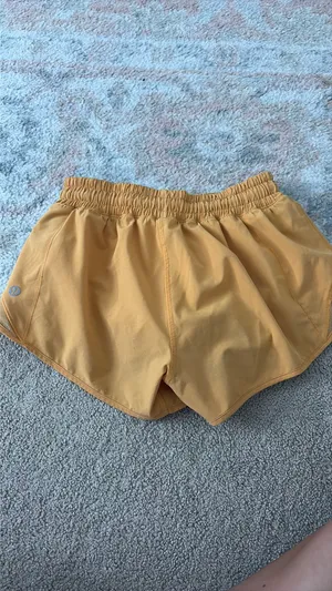 Lululemon Shorts Hotty Hot 2.5" Low-Rise thumbnail 3