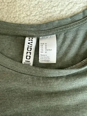 Vintage H&M Divided Basic Green Cropped Boxy Pocket Tshirt in M thumbnail 2