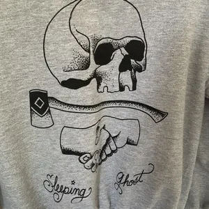 Gildan Sleeping Ghost Gray Graphic Sweatshirt Medium Skull thumbnail 2