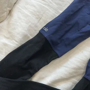 ALO Navy‎ Black Ribbed Workout Leggings thumbnail 3