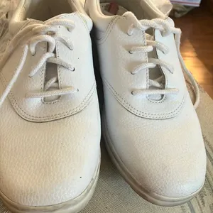 Classic White ladies Shoes 8 thumbnail 1