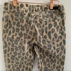 Blank NYC The Reade Crop Catwalk Cropped Denim Animal Print 28 thumbnail 13