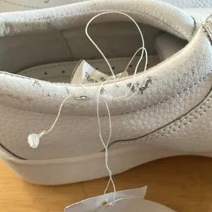 Classic White Leather ladies Shoes 8 brand new thumbnail 6