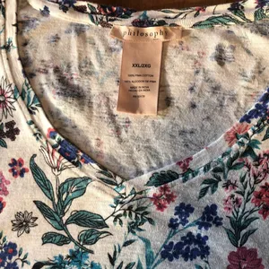 Philosophy Spring or summer airy floral V neck cotton Tee thumbnail 3