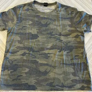 Strut This Women’s Faded Camouflage Short-sleeve T-Shirt (One Size) thumbnail 1