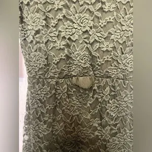 Elizabeth & Nicole Green laced maxi dress thumbnail 4