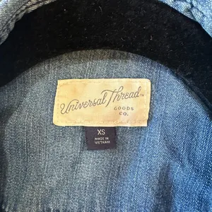 Universal Threads Western Denim Pearl Button Jean Shirt Size XS thumbnail 7