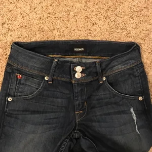 MOVING SALE! NWT Hudson jeans thumbnail 3