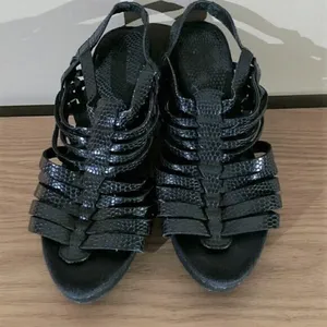 NY&C Black Wedges Wedge Sandals Size 7 thumbnail 2