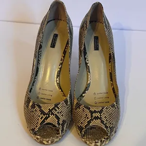 Gently used André Valentino snakeskin peep toe pumps. Size 9. thumbnail 2