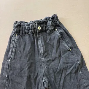 Zara Paperbag Barrel Leg Jeans thumbnail 4