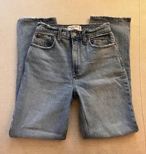 Abercrombie And Fitch 90s Straight Ultra High Rise thumbnail 1