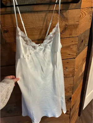 Victoria’s Secret white slip thumbnail 3
