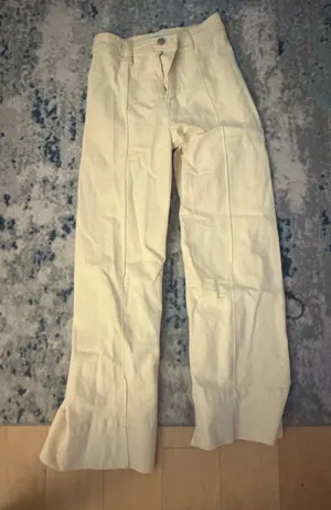 Pistola Yellow Jeans thumbnail 1