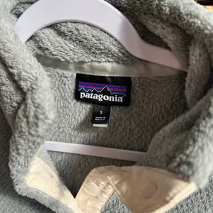 Patagonia woman’s fleece resnap size small‎ thumbnail 3