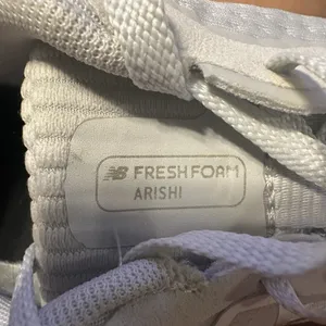 New Balance Fresh Foam Arishi v4 Women Gray Mesh Sneaker WARISEG4 Size 9 W thumbnail 4