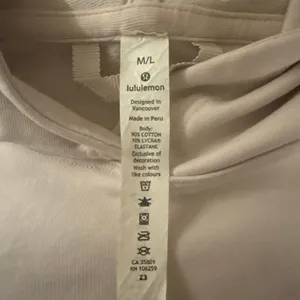 lululemon Sleeveless Cropped Hoodie Sweatshirt‎ thumbnail 4