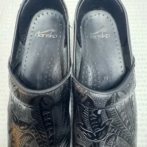 Dansko Professional Black Tooled Leather Women's Clogs size 38 (7.5) thumbnail 6