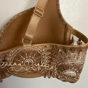 Women’s Padded Chantelle Bra thumbnail 3
