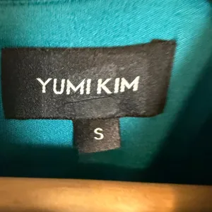 Yumi Kim Tamra Green Velvet Puff Sleeve Faux Wrap Midi Cocktail Dress Size Small thumbnail 13