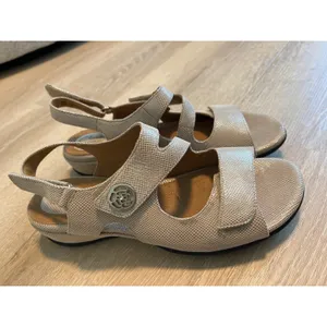 Clarks Artisan Leather Casual Button Sandal Womens Size 9 Bronze thumbnail 3
