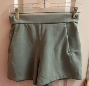 Lululemon softstreme shorts size 4 thumbnail 1