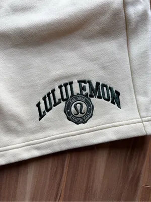 NWT Lululemon Scuba Mid-Rise Oversized Short 7" *Graphic - size M thumbnail 3