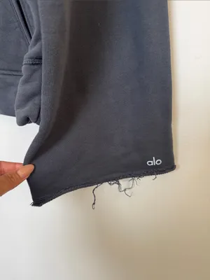 Alo Yoga oversized Box Crop Hoodie Raw Hem Cotton Blend Sweatshirt Womens sz xs thumbnail 4