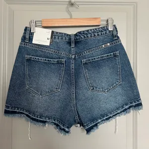 KanCan | Distressed Medium Wash High Rise Denim Shorts NWT Size M thumbnail 2