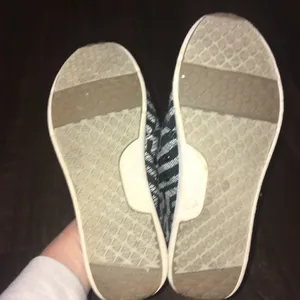 Tom’s 7.5 black and white abstract striped tennis shoes/sneakers thumbnail 5