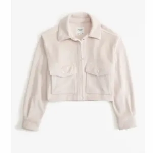 Abercrombie & Fitch Cropped Sherpa Shirt Jacket in Cream thumbnail 5