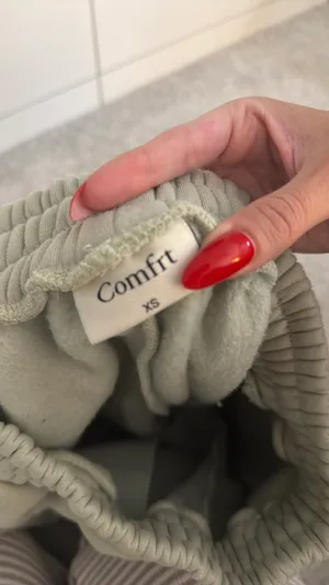 comfrt sweatpants thumbnail 3