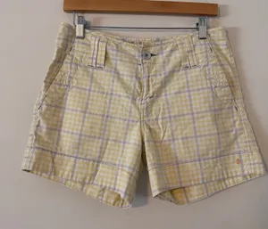 Levi's Women's Plaid Shorts 100% Cotton‎ Size 8 Yellow Plaid Vintage Y2K thumbnail 1