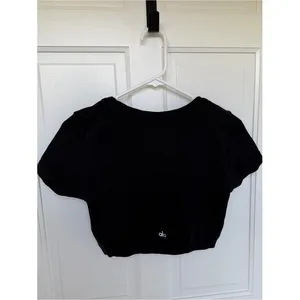 Alo Yoga Seamless Ribbed Cropped Serene Short Sleeve Top‎ Black M thumbnail 2