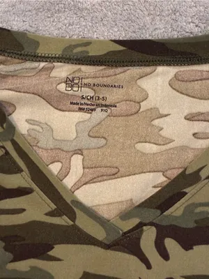 Women’s No Boundaries Brand Classic Camouflage V-Neck Tee - Olive Green Size S thumbnail 2