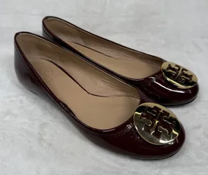 Tory Burch Reva Ballet Flats Burgundy Patent Leather Gold Medallion Womens‎ 7M thumbnail 1