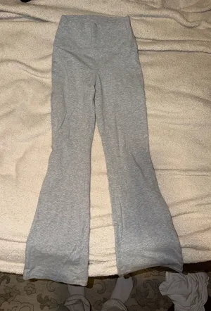 Tna Aritzia cotton yoga pants thumbnail 1