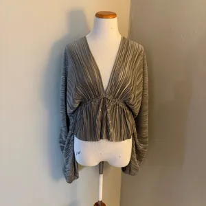 MIOU MUSE NWT Plisse Dolman Sleeve Plunging V Neck Ruched Waist Top‎ Size Small thumbnail 2
